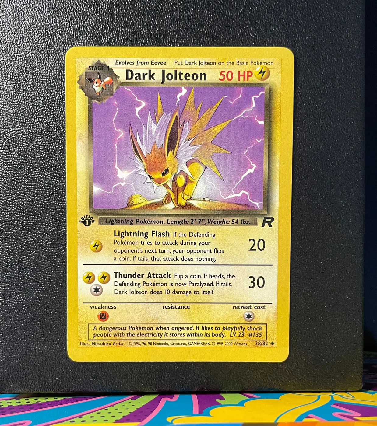 Dark Jolteon 38/82 - Frente