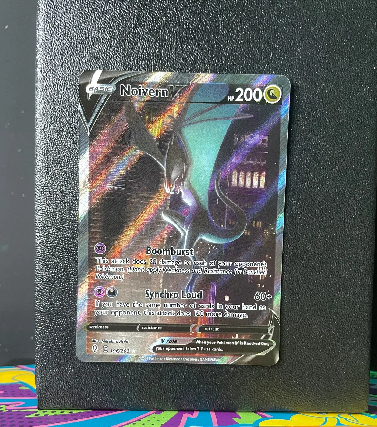 Noivern V 196/203 - Frente